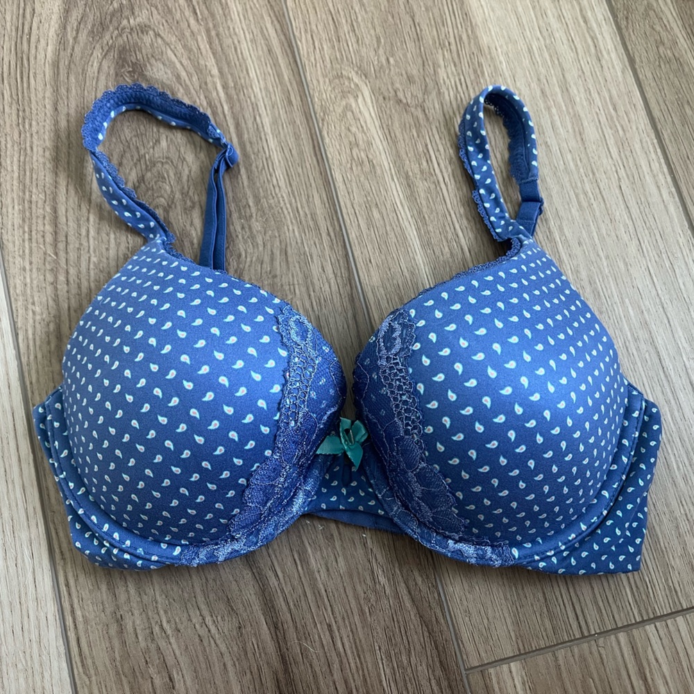 Victoria’s Secret body by Victoria padded perfect coverage bra.
